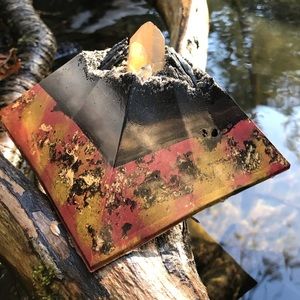 Golden Healer Quartz Orgone Powered 8-Sided Giza Pyramid